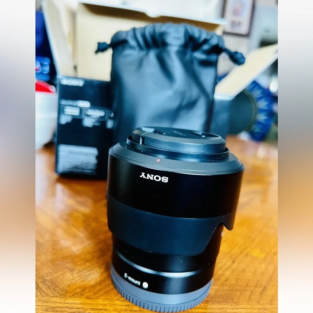 Sony Carl Zeiss 24mm f/1.8 ZA Sonnar T* - Crop Sensor Prime E Mount Wide Lens